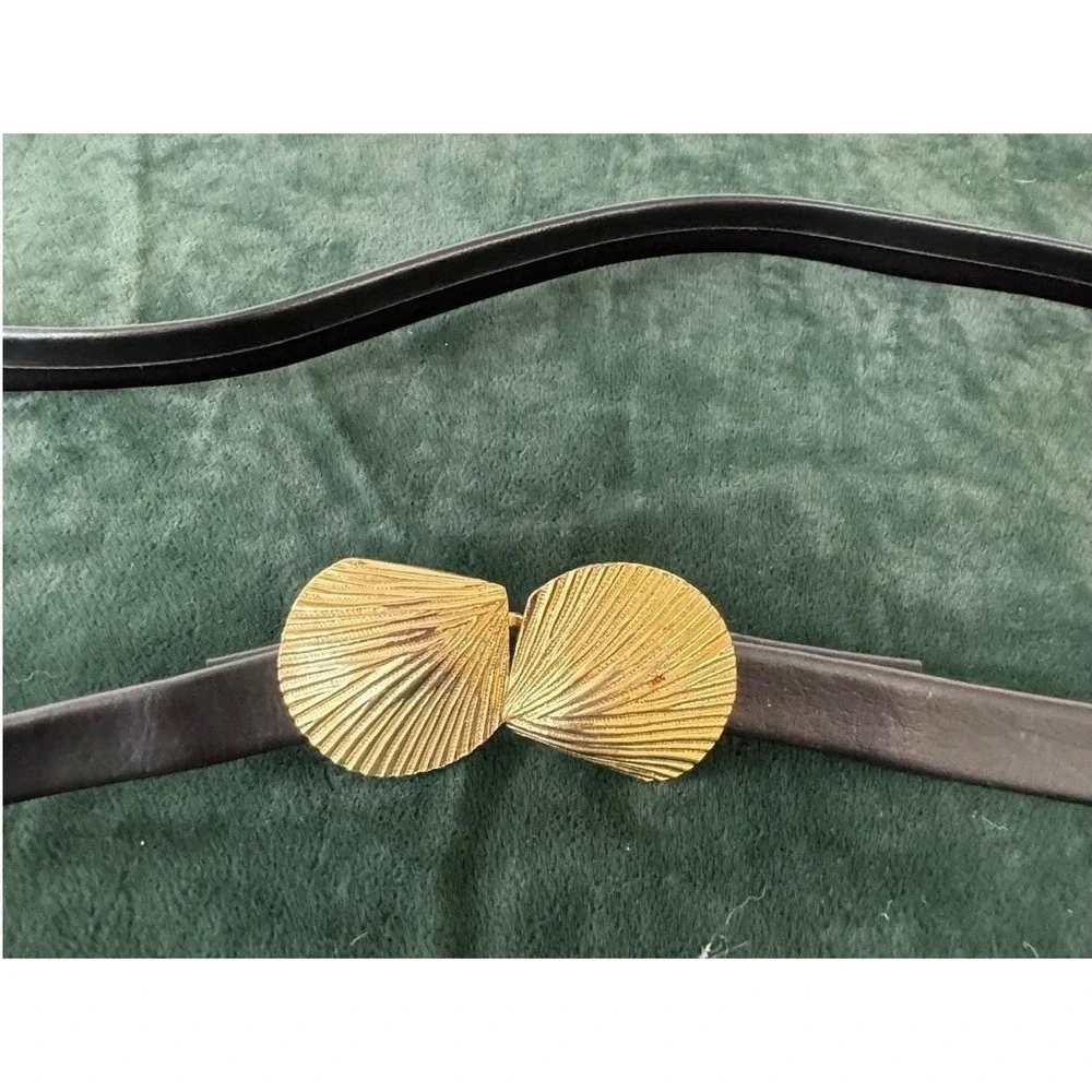 Vintage Seashell Belt Size S/M Black Gold Buckle Skinny Coastal Classic Chic